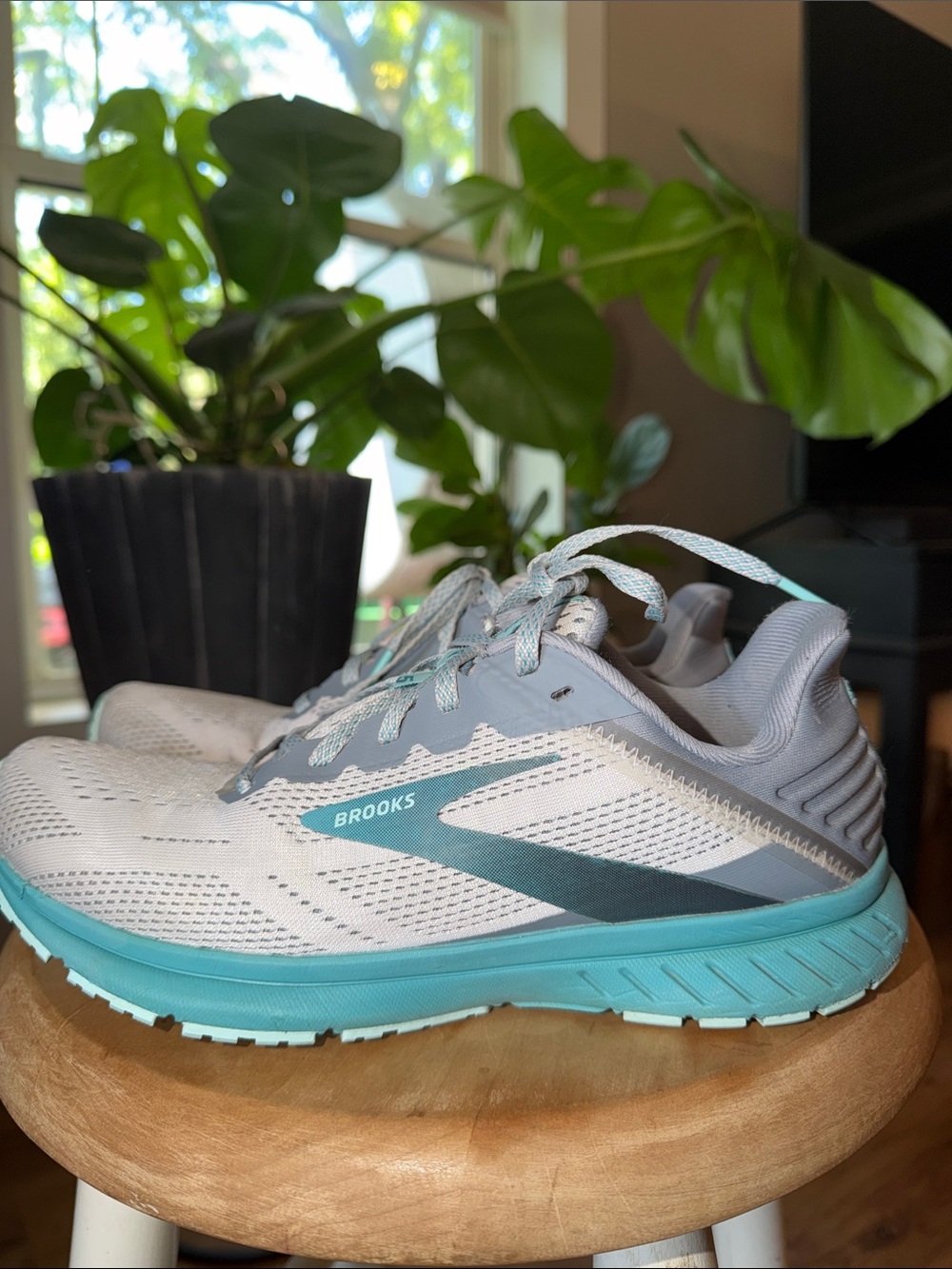 Brooks Women’s White & Teal Athletic Running Shoes